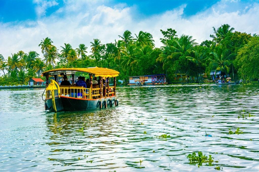 3N Charming Kerala with Houseboat Stay