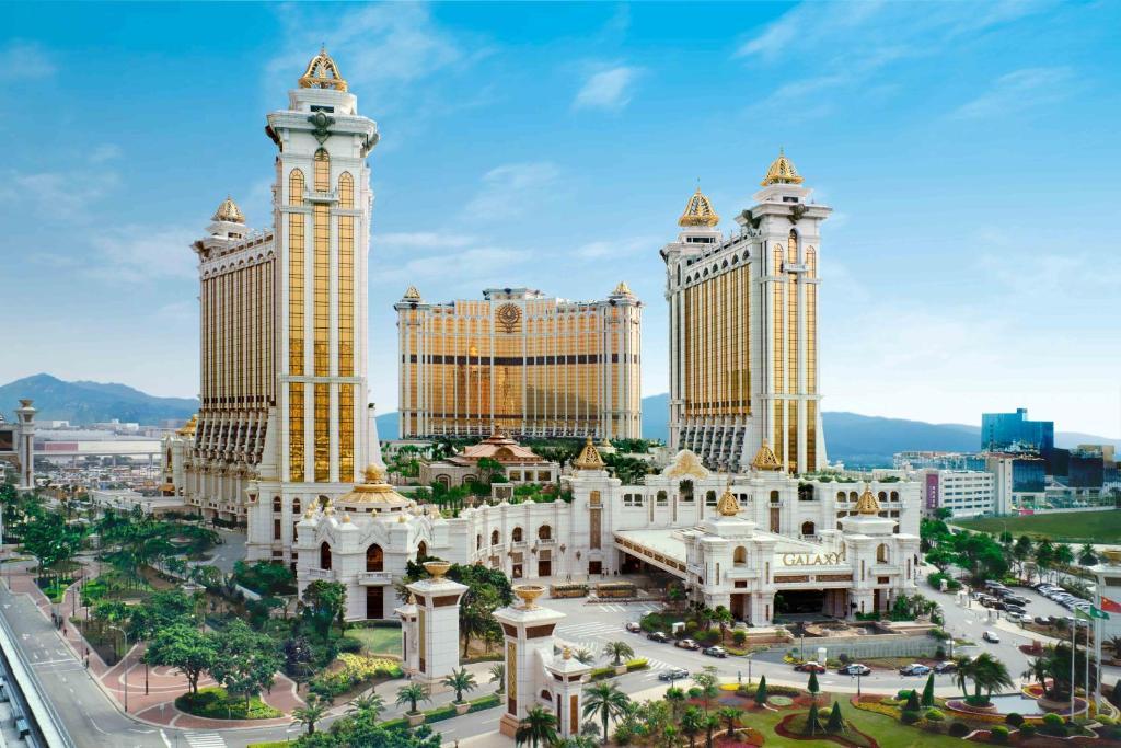 Amazing 4N Hong Kong and 2N Macau